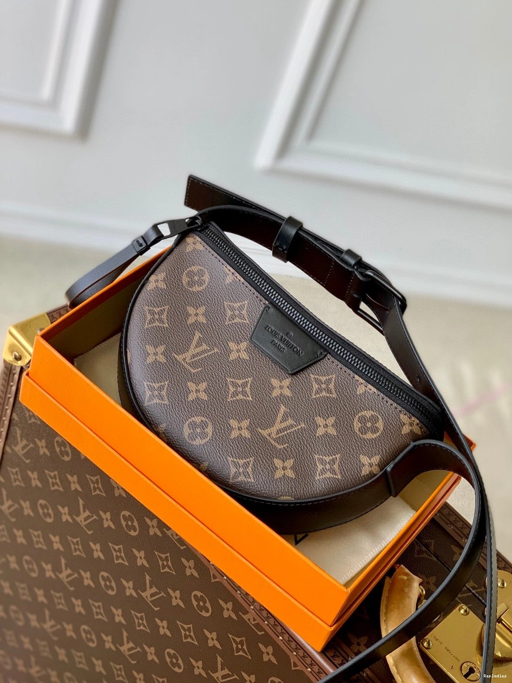 Cheap VUITTON Crossbody Moon LOUIS 0713